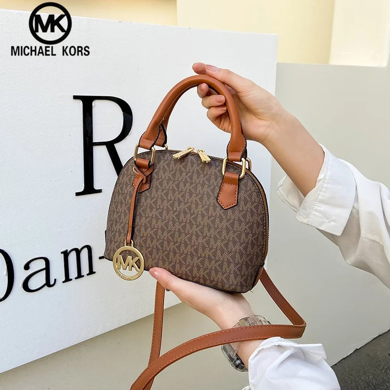 حقيبة نسائية أنيقة بألوان زاهية وملمس فاخر، للحمل باليد والكتف والكروس بودي