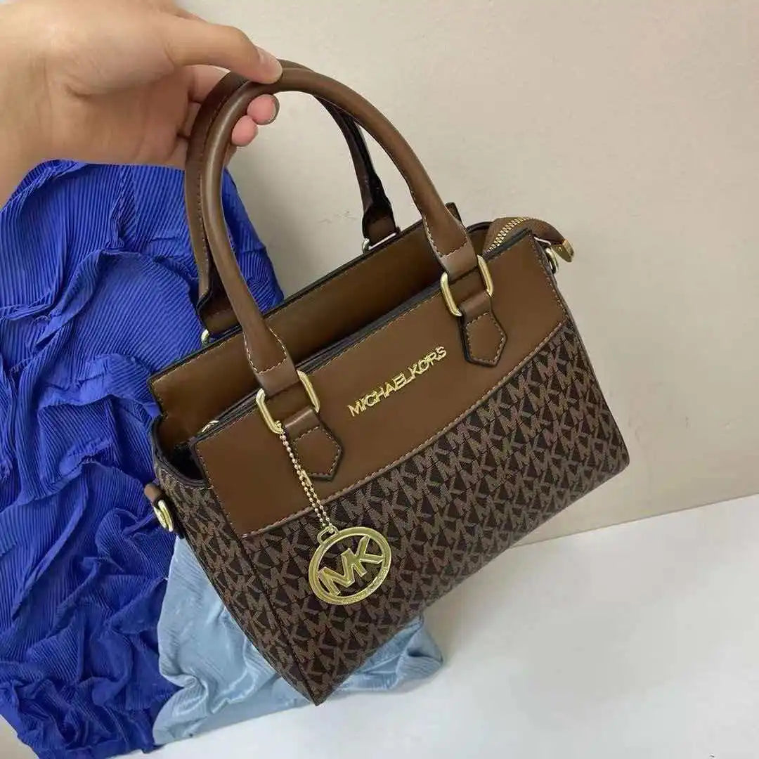 حقيبة نسائية فاخرة واسعة السعة وخفيفة الوزن، بتصميم عصري أنيق، مناسبة للكتف والكروس بودي